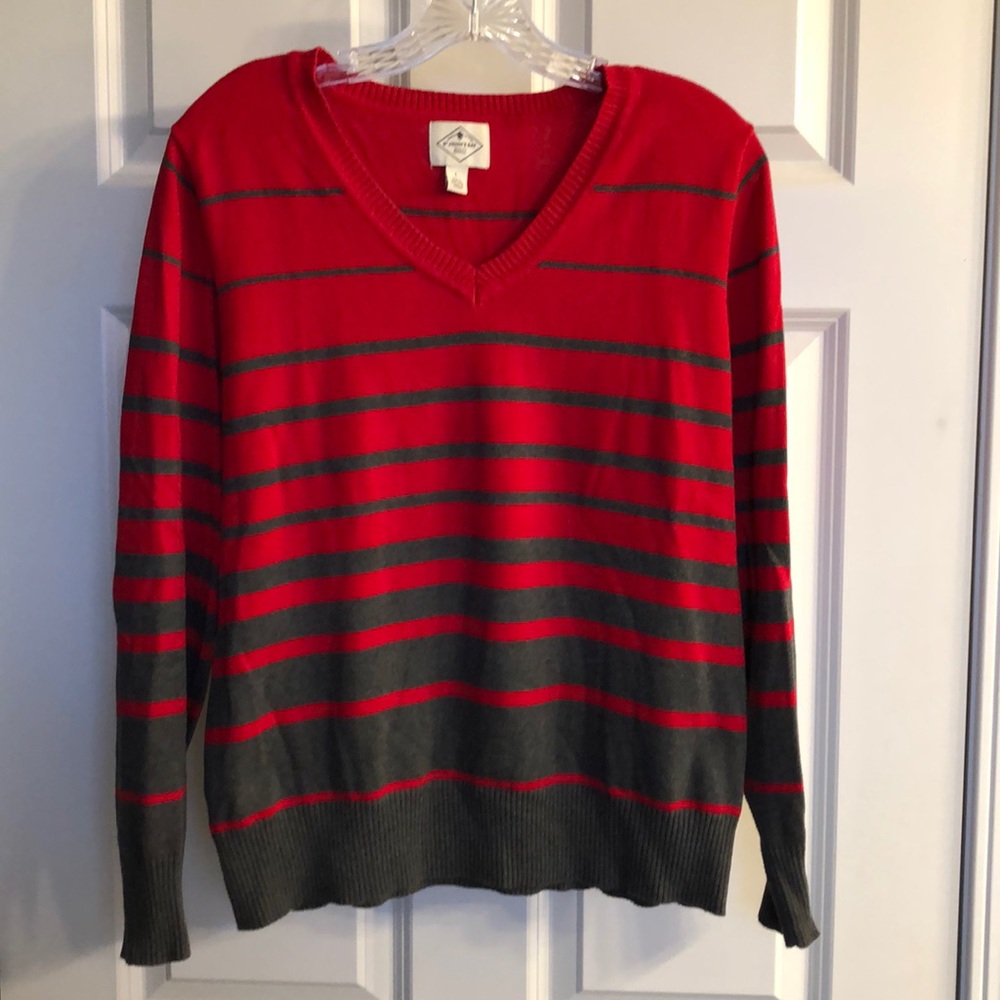 Women’s v neck sweater
